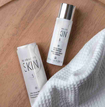 קרם לחות ליום לזוהר טבעי – SKIN