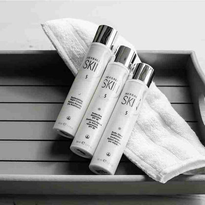 קרם לחות עם הגנה SPF30 – SKIN