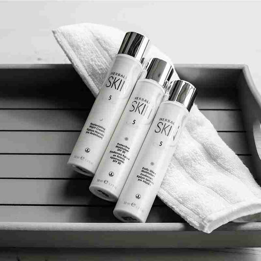קרם לחות עם הגנה SPF30 – SKIN